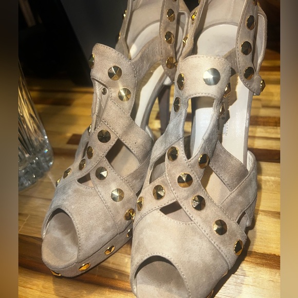 Brian Atwood Beige Cut-Out Studded Suede Peep-Toe Platform Pumps Size 39 - Picture 3 of 10